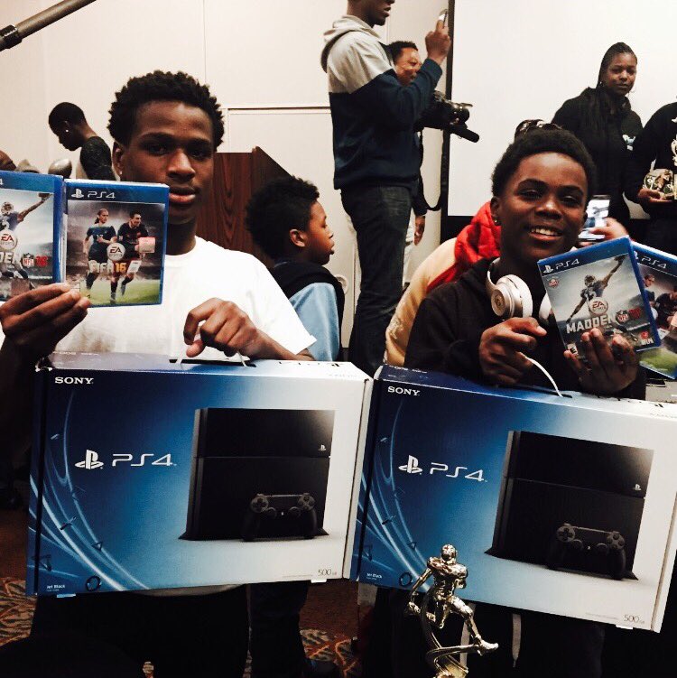 thnx @EA  for hookin #Syfl up !! https://t.co/VnK40r3rjy