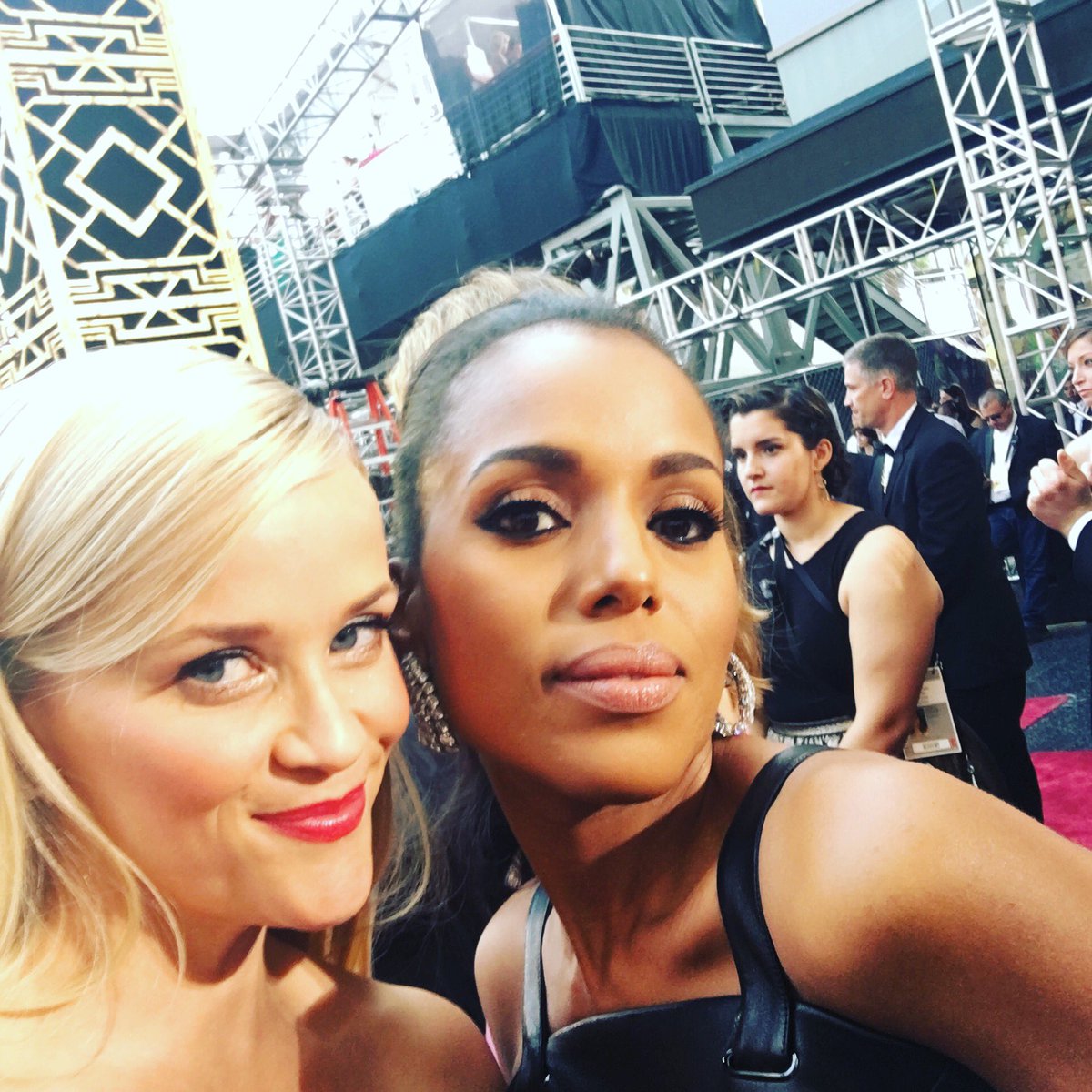 #AboutLastNight...with @kerrywashington on the #redcarpet ???? #Oscars https://t.co/l33nLGC0C6
