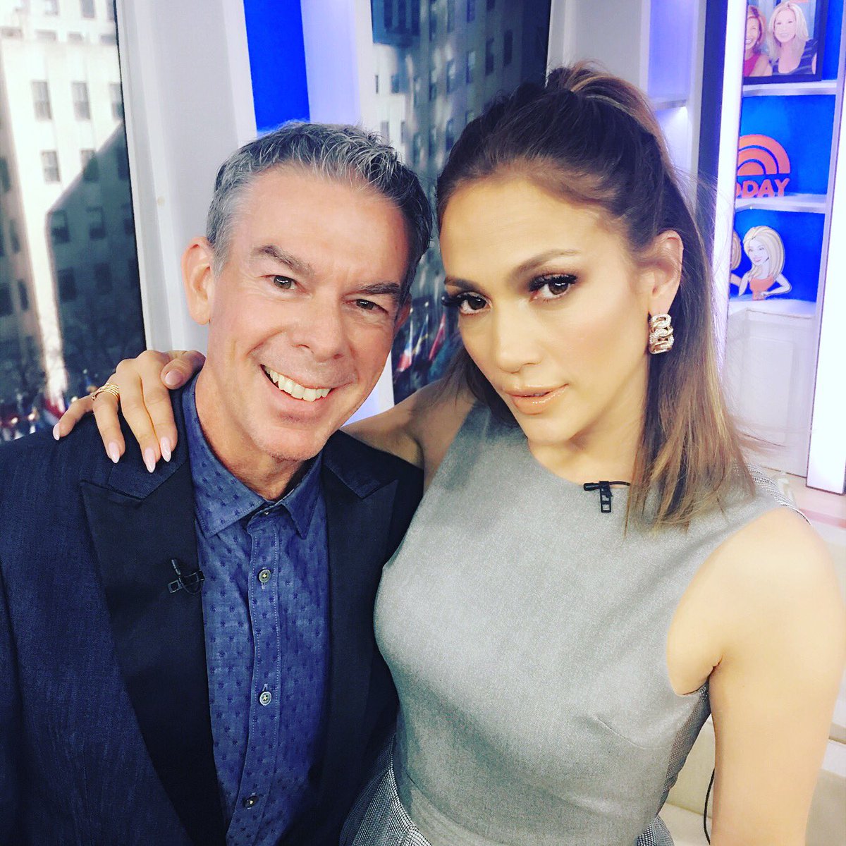 RT @elvisduran: Loved seeing @JLo today! Come visit us at the studio soon ???? https://t.co/qfcBmSm6Ic