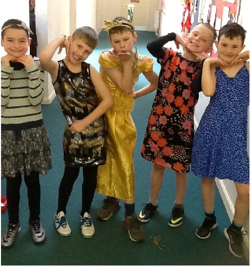 RT @RedwoodPrimary: @davidwalliams we have a few 'The Boy in the Dress' inspired children in school today! #WorldBookDay https://t.co/rbDDA…