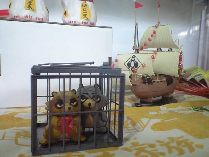 有頂天家族とコラボの時はこんな展示もありましたね。金閣・銀閣や夷川家の納涼船なんかも社員の手作りで展示を行いました。 有頂天家族とコラボの時はこんな展示もありましたね。金閣・銀閣や夷川家の納涼船なんかも社員の手作りで展示を行いました。