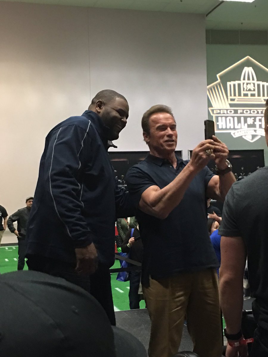 RT @ProFootballHOF: .@Schwarzenegger selfie game: ????! 

#ASF2016 https://t.co/SxuoTlEFWj