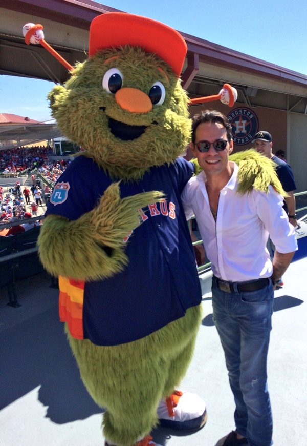 RT @LosAstros: ¡@OrbitAstros encontró a @MarcAnthony durante el partido en @OsceolaStadium! #EntrenamientoPrimaveral #LosAstros https://t.c…