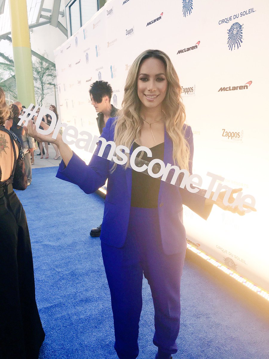 RT @Cirque: Doesn't @leonalewis look stunning on @onedrop's #1night1drop blue carpet? She will be performing tonight! https://t.co/JNU7XKcR…
