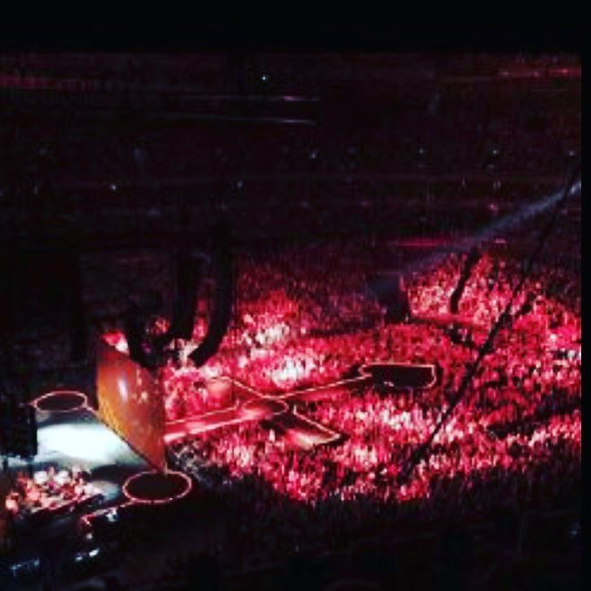 This is the full arena in Brisbane that i performed at 2 nights in a row. The shady women... https://t.co/xTWYL8bUtw https://t.co/0cgovqodzA