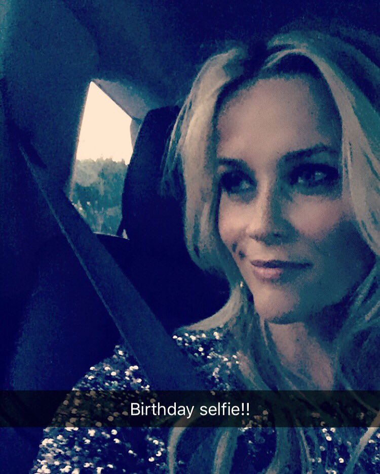 Happy Saturday y'all!! ???? #BirthdayWeekend https://t.co/VKo0oqjHes