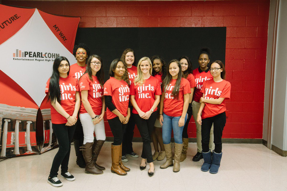 Happy #IWD2016!! Honored to celebrate @girls_inc, supporting young women on their path to leadership. https://t.co/htAFP37oAP