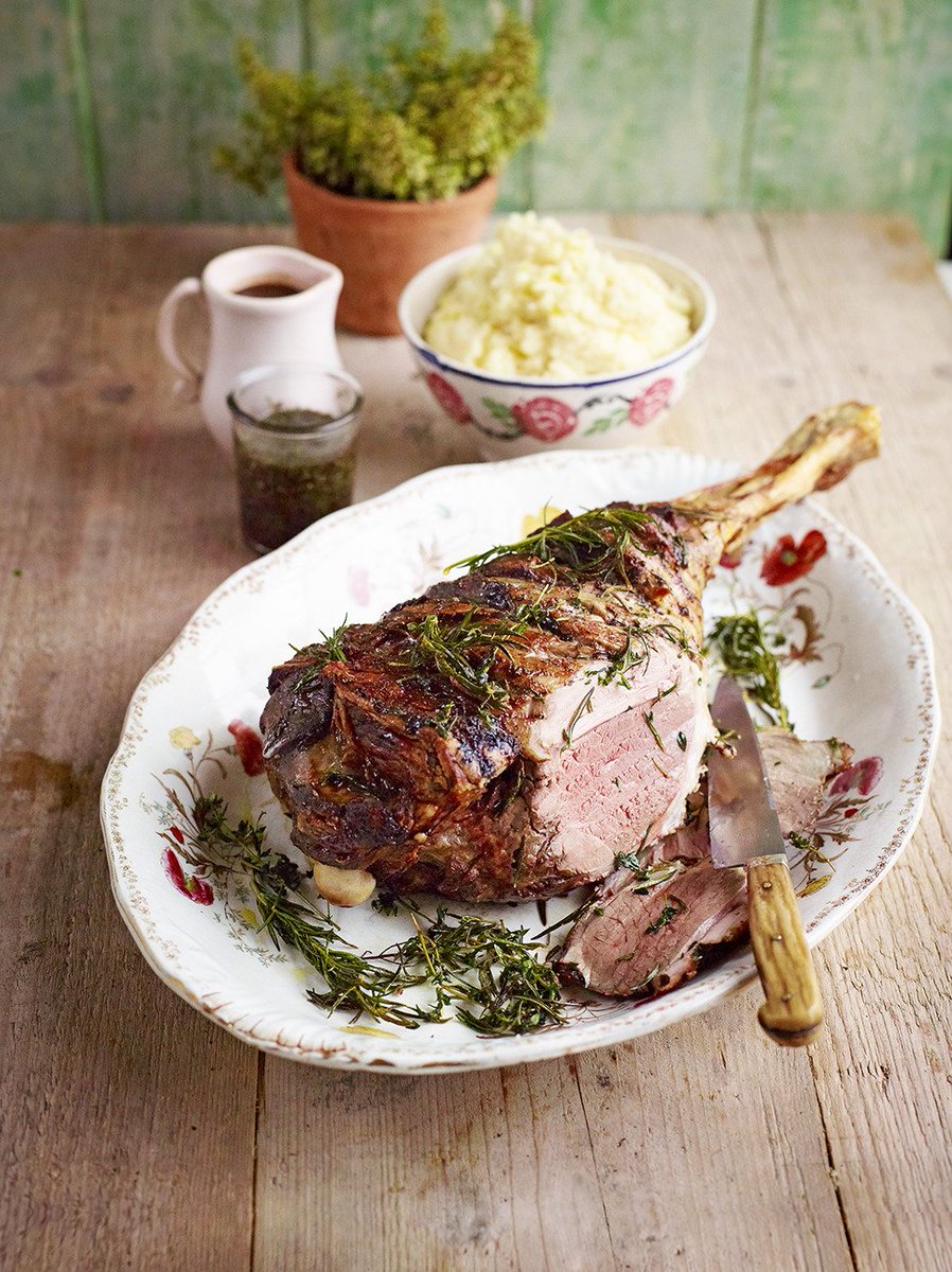 The perfect #Easter lunch! Good old lamb roast with mint sauce & gravy: https://t.co/qmKBizt20e #RecipeOfTheDay https://t.co/UUmMdCEatu
