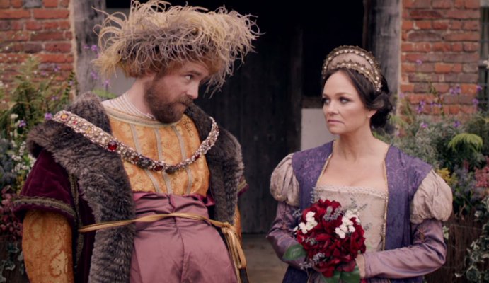 RT @ComedyCentralUK: SNEAK PEEK: @EmmaBunton goes brunette as Catherine Parr in the final ep of #DrunkHistoryUK! https://t.co/1mXURb5hy9 ht…