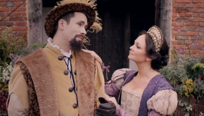 RT @ComedyCentralUK: Ever seen a Spice Girl getting her flirt on in Tudor dress? @emmabunton #DrunkHistoryUK https://t.co/1mXURb5hy9 https:…