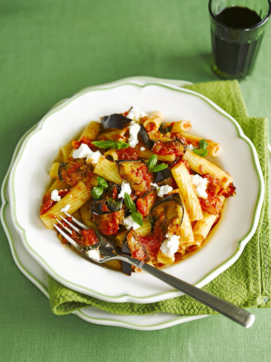 #RecipeOfTheDay is a classic combo of pasta with aubergine & tomato sauce: https://t.co/D1ZcveOyrk #MeatFreeMonday https://t.co/XJgL12CuCD