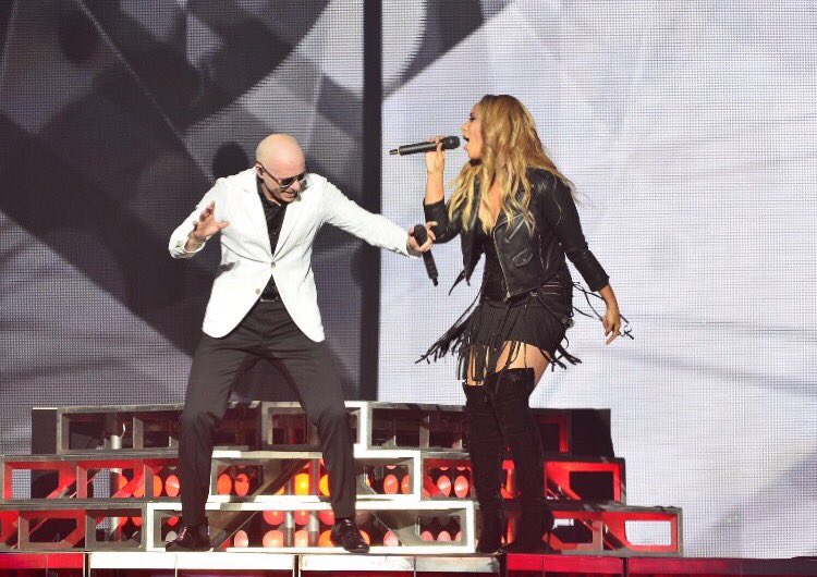 Such great energy performing with the lovely @pitbull last night???? at @PHVegas check out his show if you're in Vegas???? https://t.co/BCVd79oxfO