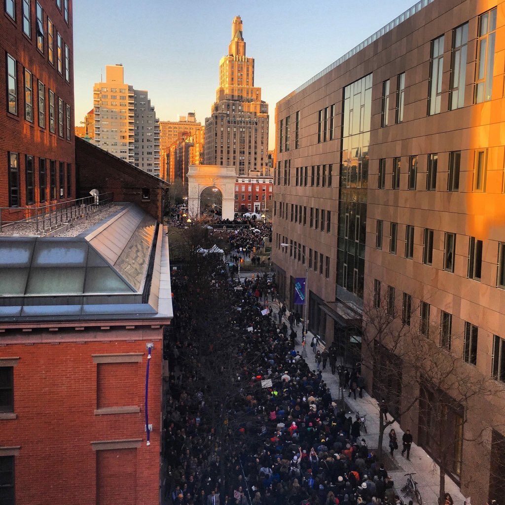 RT @ArabsForBernie: Is this what campaigning like a #Brooklynite looks like? #BernieInNY #WashingtonSquarePark https://t.co/7xH5HqZJVb