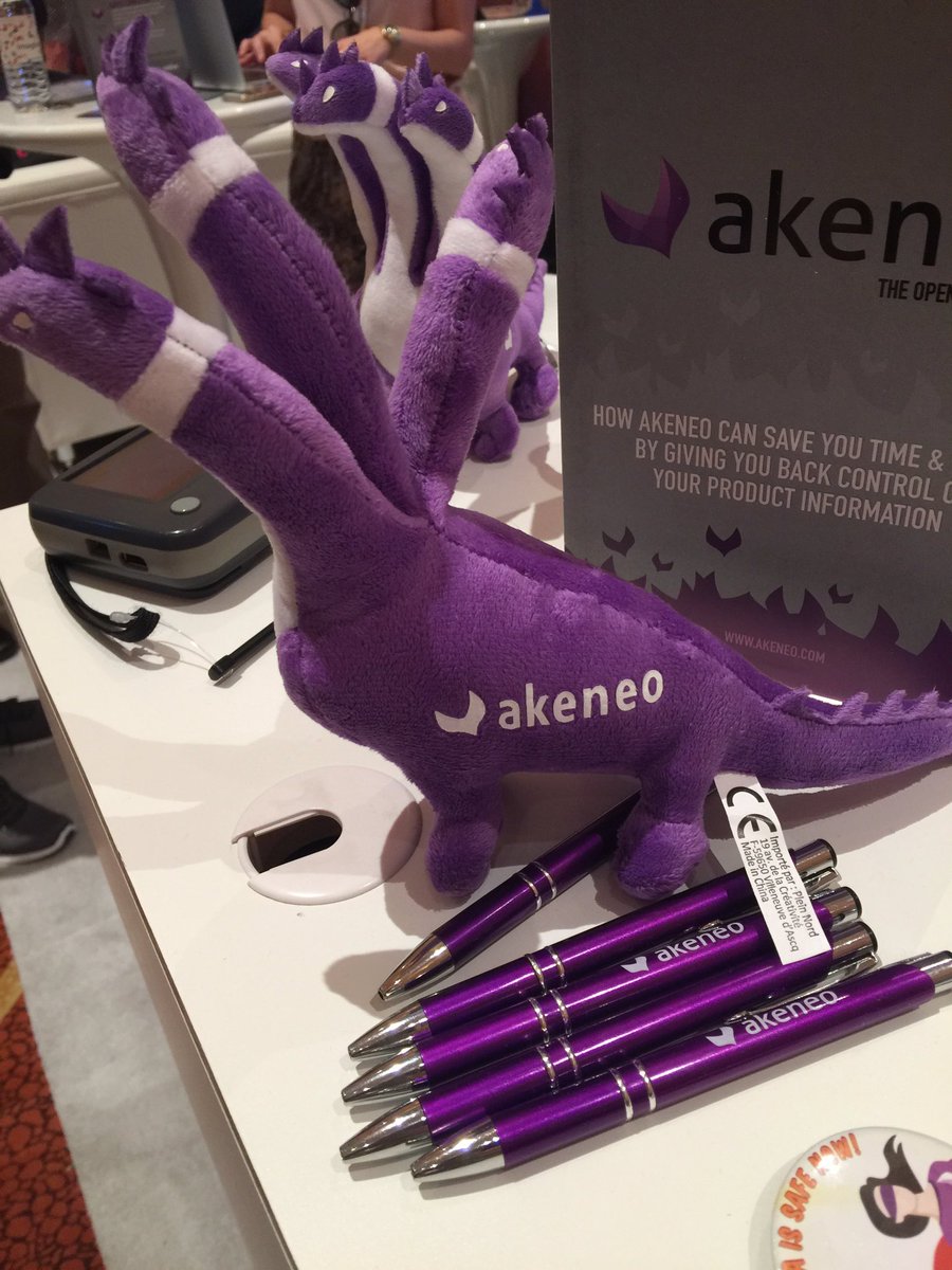 leaf_chick: #MagentoImagine at the #akeneo booth.... Thanks for the freebie gift 👍 https://t.co/Z2yovC3eny