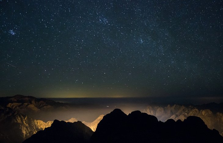 RT @hitRECord: 'Mamoudinijad' snapped this beautiful photo of the night sky in Sinai, Egypt -- https://t.co/pLPP4urbrD https://t.co/7h2GlOr…