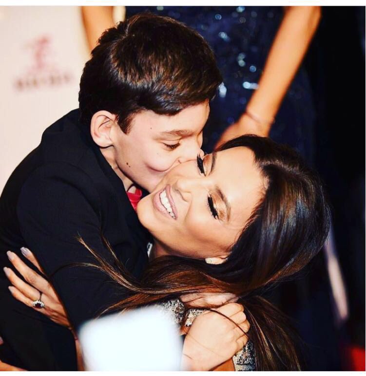 Nice to be kissed by an angel! ???? Thank you again Adrian for singing at the #GlobalGiftGala Madrid! https://t.co/SWHAn5zo1I