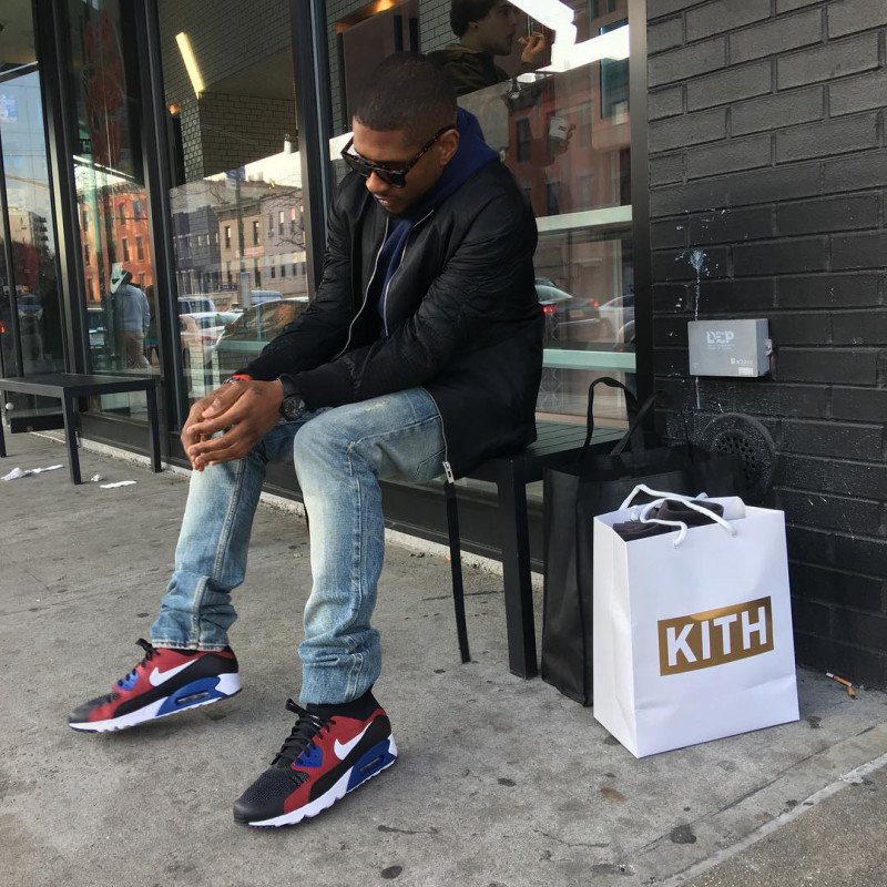 RT @SoleCollector: .@Usher picked up Tinker's Nike Air Max 90 Ultra SuperFly in Celebrity #SoleWatch: https://t.co/F04oC8nMaQ https://t.co/…