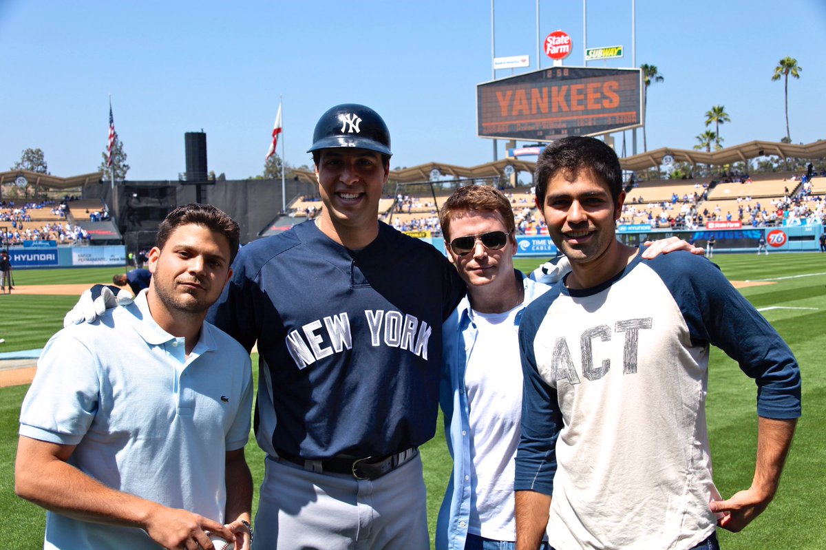 RT @mrdougellin: Let's go @Yankees @jerryferrara @mrkevinconnolly @adriangrenier https://t.co/q6sPIOXeCX https://t.co/V5D9z4d97X