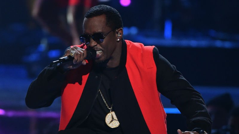 RT @HipHopWeekly: [NEWS] @iamdiddy & The Family Reunion Show Sells Out Barclays Center in 7 min https://t.co/0XyqdePhuI https://t.co/Oe42V7…