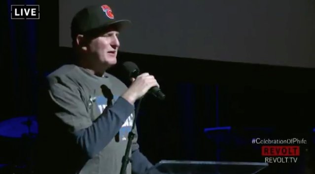RT @RevoltTV: .@MichaelRapaport is at the podium decked out in Knicks gear speaking on his freindship with Phife Dawg. https://t.co/JxAYVZy…