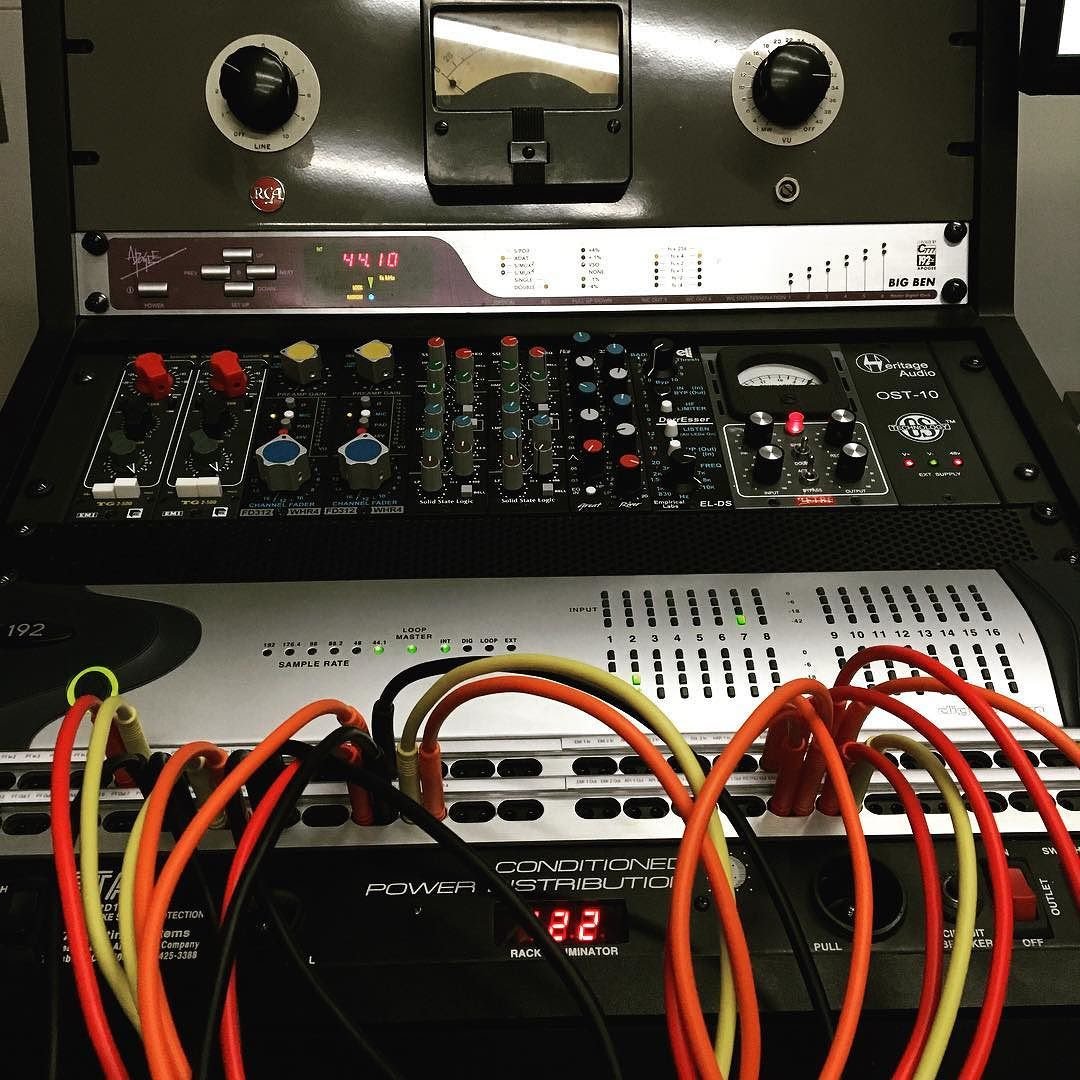 Back in the studio!!!! Happy :) https://t.co/fSYsdT9uIm