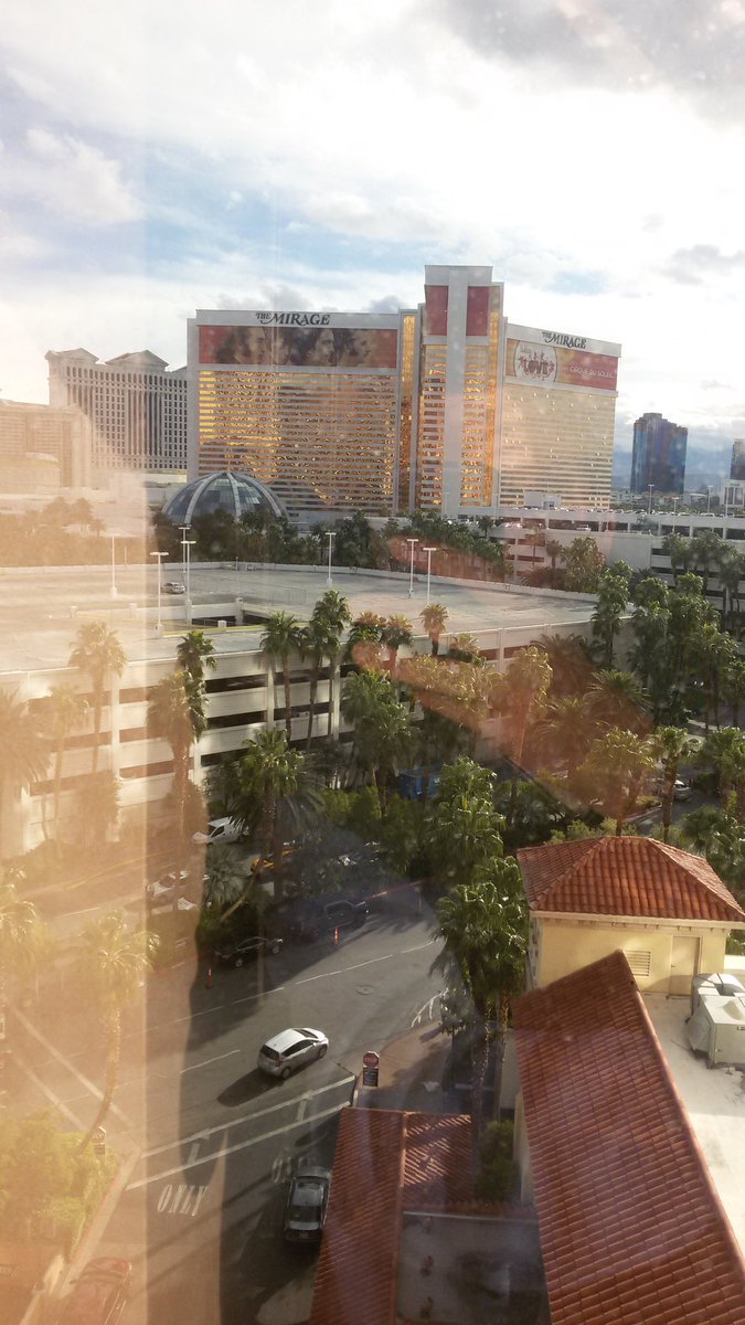 LorenzatoLuca: Finally in Las Vegas #RoadToImagine #Magento #MagentoImagine https://t.co/hDfb6j0UFi