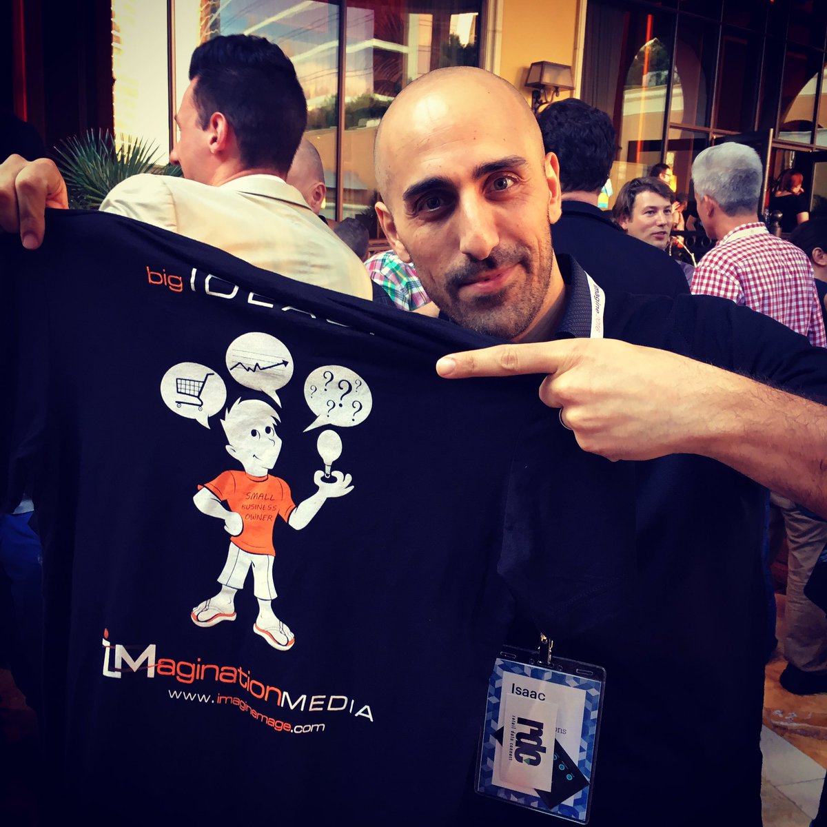 isaacmoshe: Great to meet the guys at @imgmage! Here's to winning that drone :) #MagentoImagine https://t.co/0Xybsvt7Bc