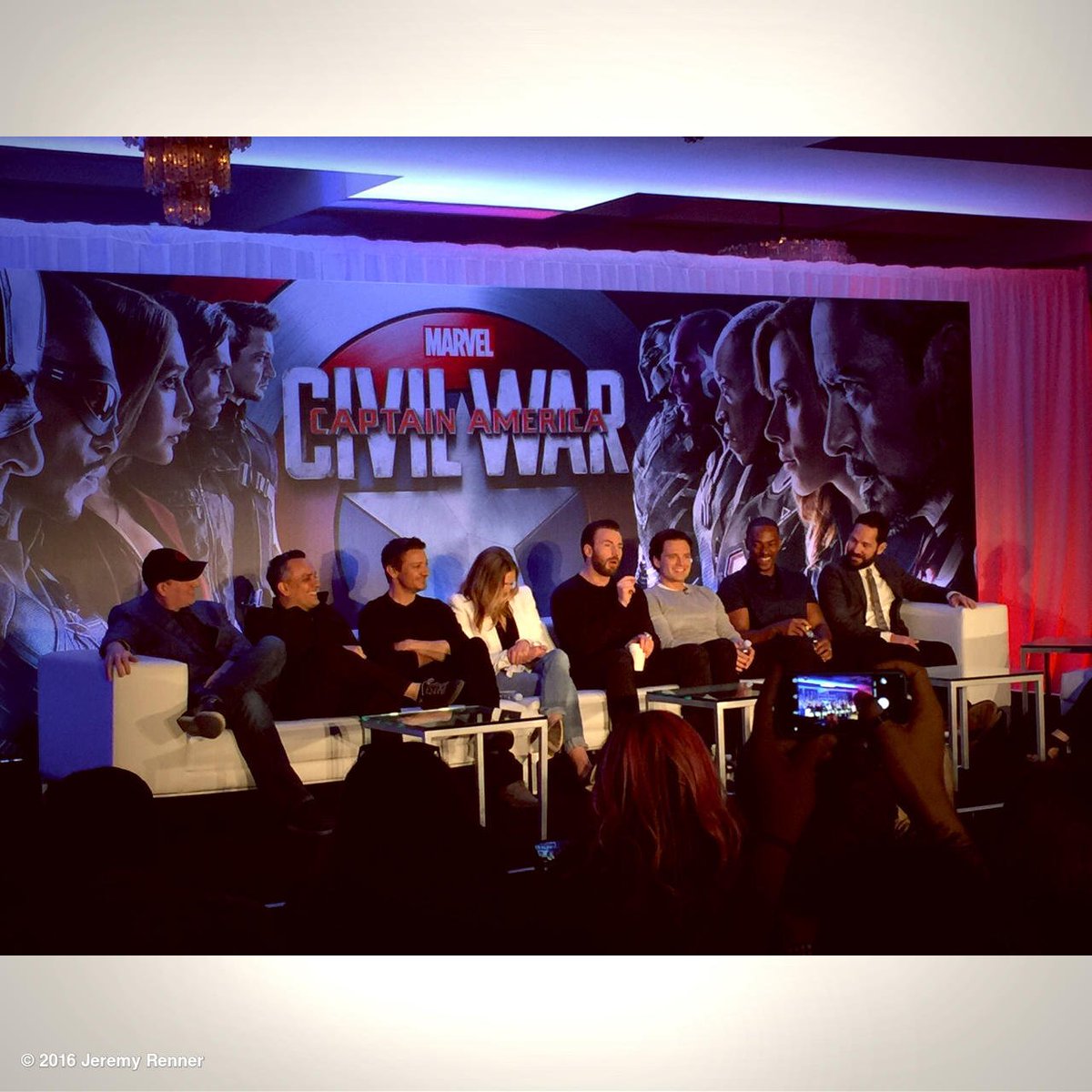 Press day with @chrisevans joe kevin Paul Lizzie Sebastian @AnthonyMackie   #teamcap #marvel #hawkeye #conference https://t.co/Zlk1A1cgmF