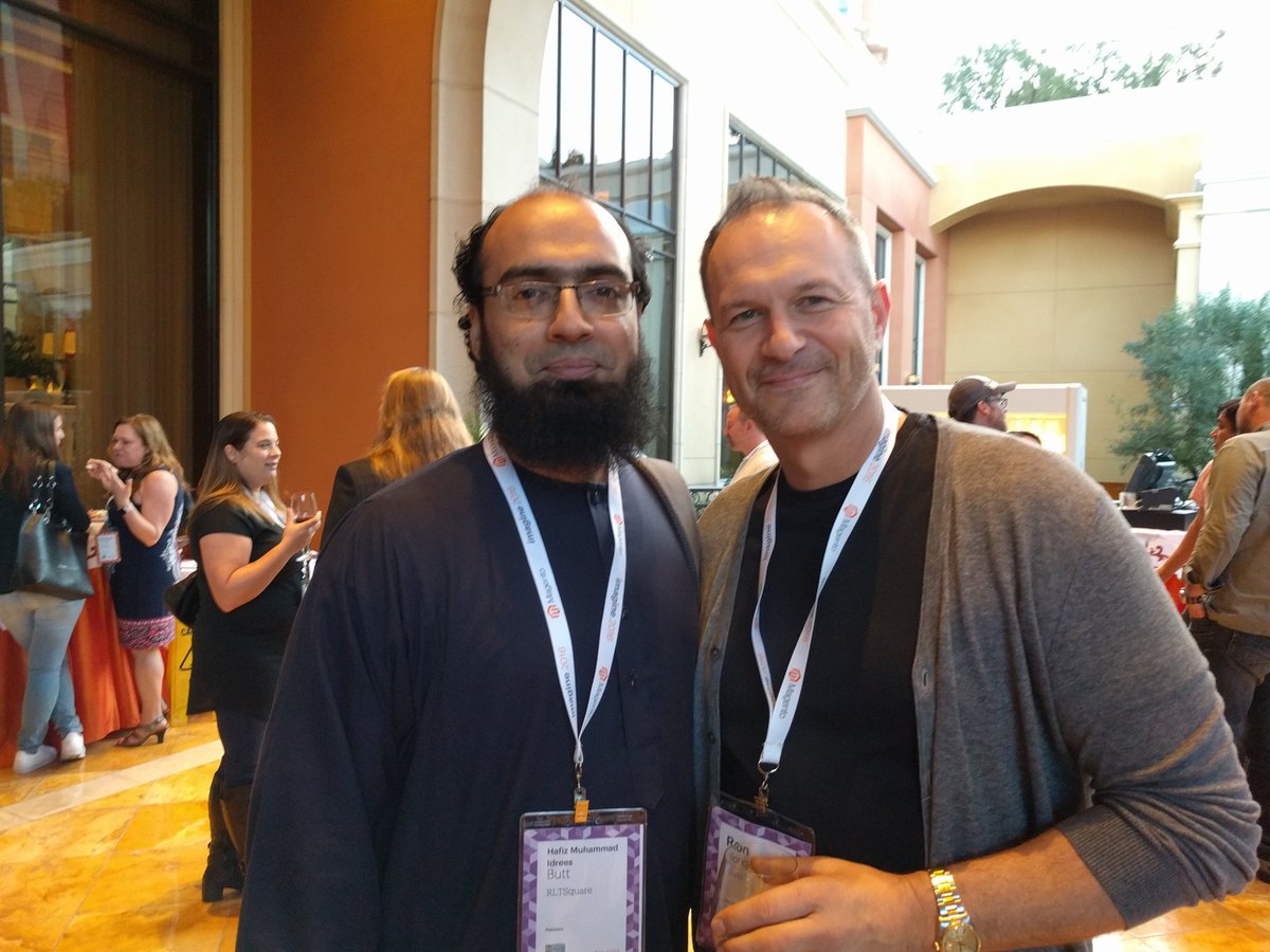 MIdreesButt: With the man in demand at #MagentoImagine from #corra https://t.co/RCaLOGEwLU