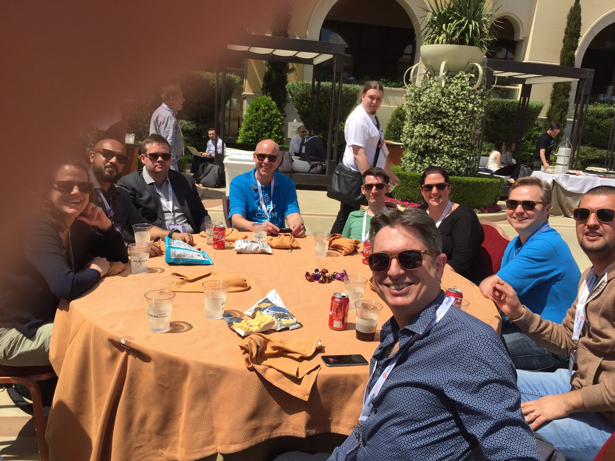 allanmacgregor: Having lunch outside #MagentoImagine ??? Come to the @demacmedia booth and grab some shades #thumbPic https://t.co/snRnWE61Jf