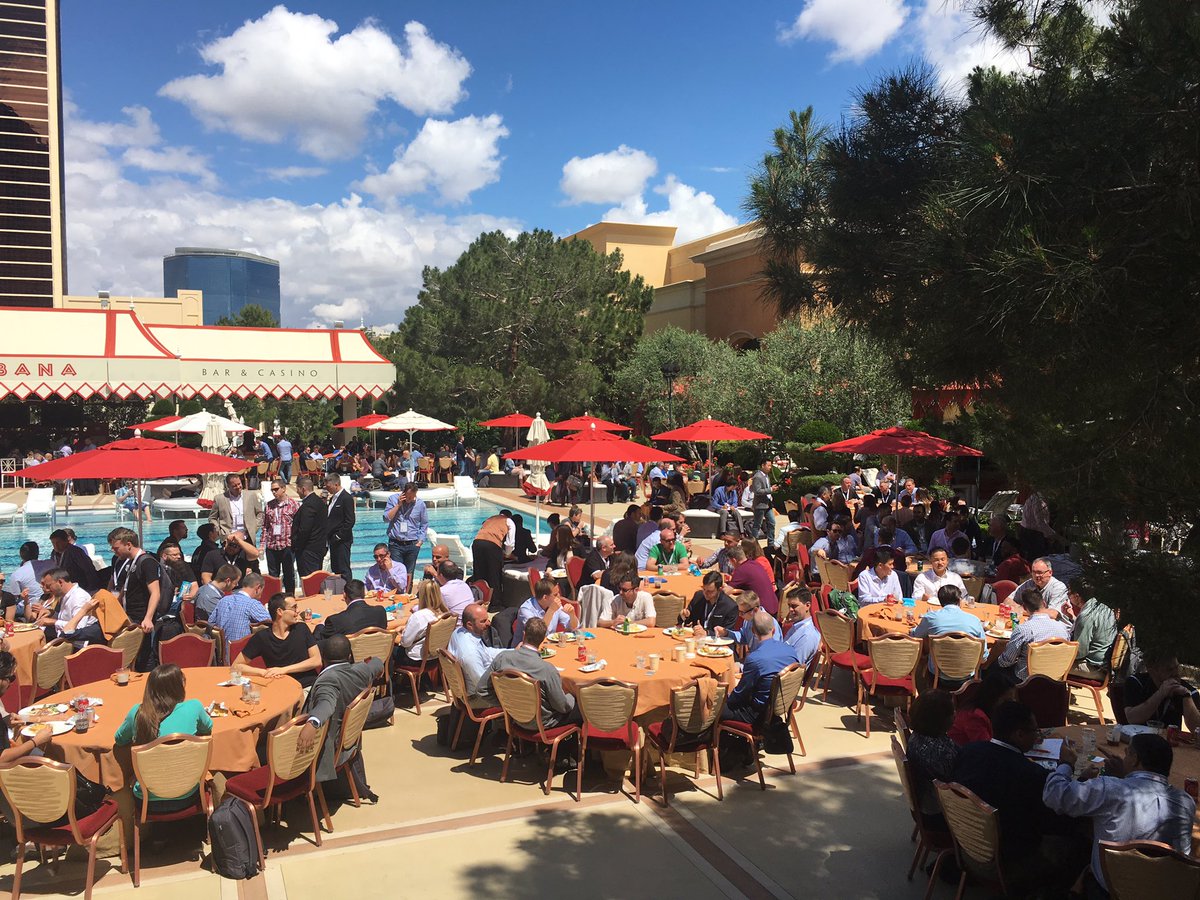 crimsonagility: Big crowds and a lot of excitement about #Magento2 and #MagentoImagine #lunch #beautifulday https://t.co/PnJYqqBAA2