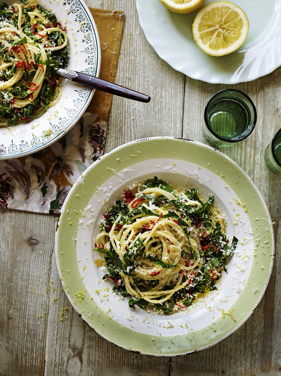 #RecipeOfTheDay is spaghetti aglio from @we_are_food - featured in @JamieMagazine: https://t.co/VLHf33p2eN https://t.co/8I0n5o4fQJ