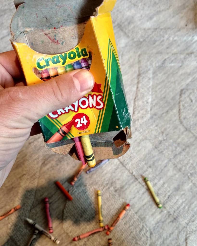 Really Crayola you still won't eat the margin for that one dab of glue to seal the bottom … https://t.co/MnVGEtlceD https://t.co/3J3ZOW4zE5