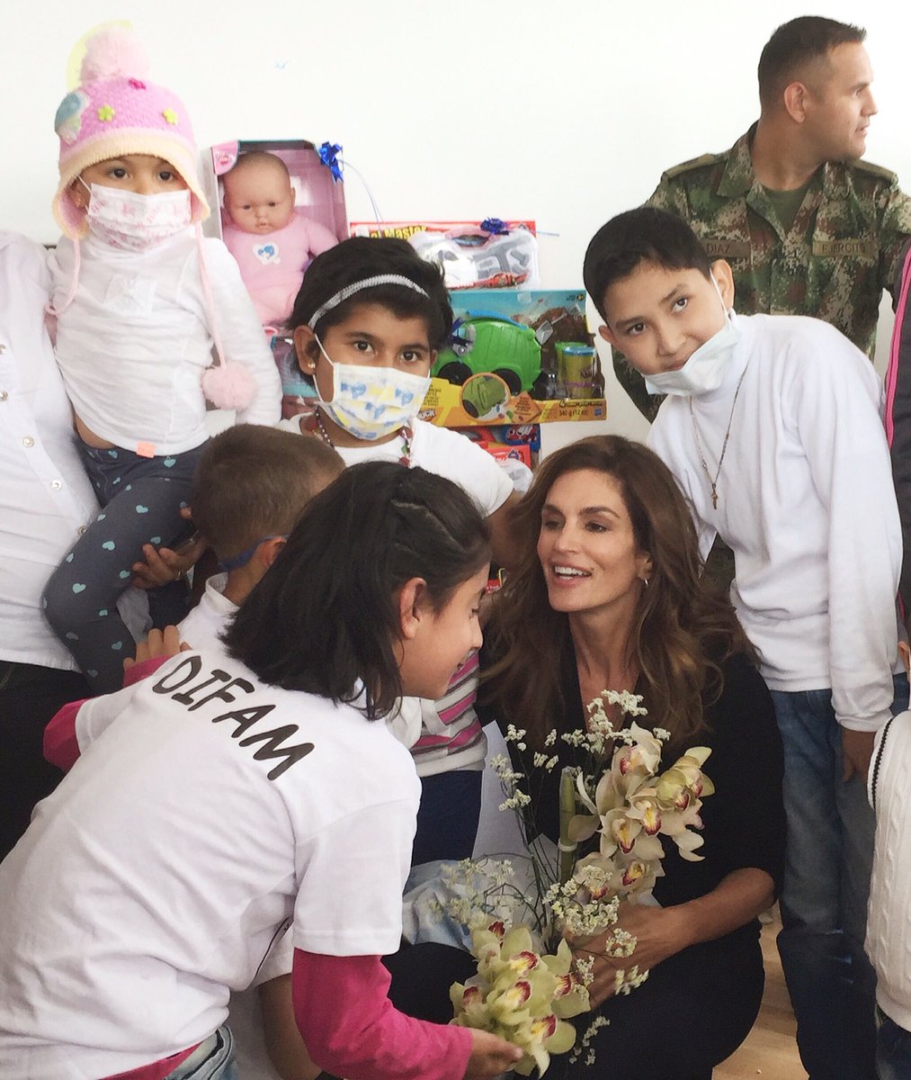 RT @MeaningfulBty: .@cindycrawford spending the day at the Central Military Children's Hospital in Bogotá. ❤️ https://t.co/Qn8gXkkDg1 https…