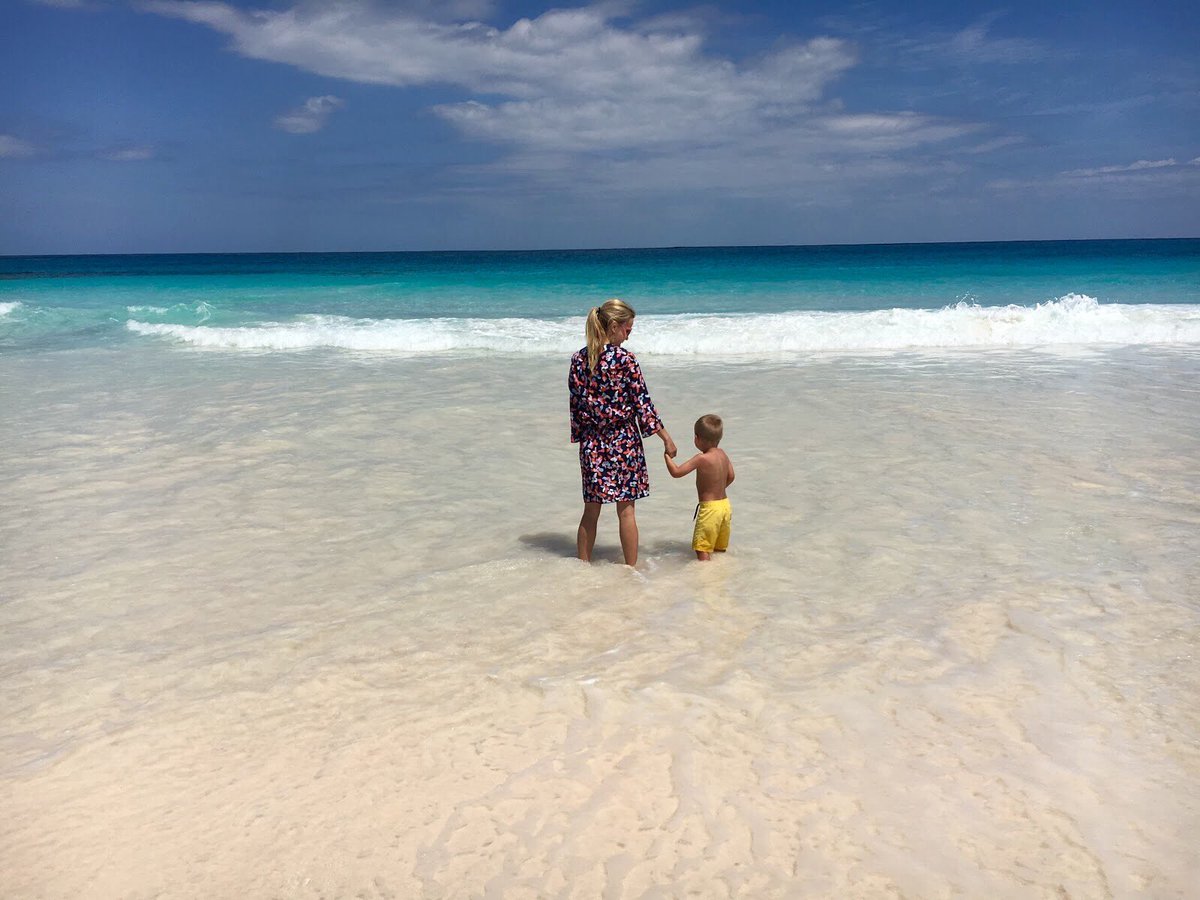 #tbt to beach days with my little guy ❤️ #SpringBreak ☀️????⛱ https://t.co/w5dDUNsJoo