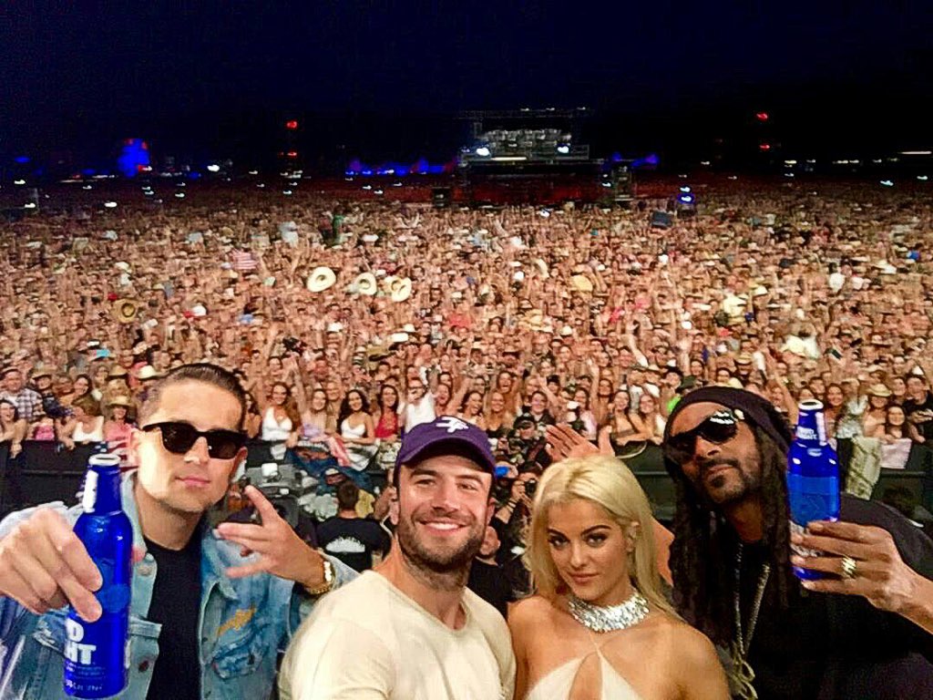 .@samhuntmusic thanks for having me during your #Budlightmusic Stage Moment with @beberexha and @g_eazy #stagecoach https://t.co/bdpuwPlBBa