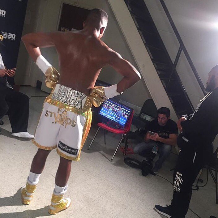 Tune into @shosports RIGHT NOW to watch great boxing with @badoujack. https://t.co/3KAkU0xTvH