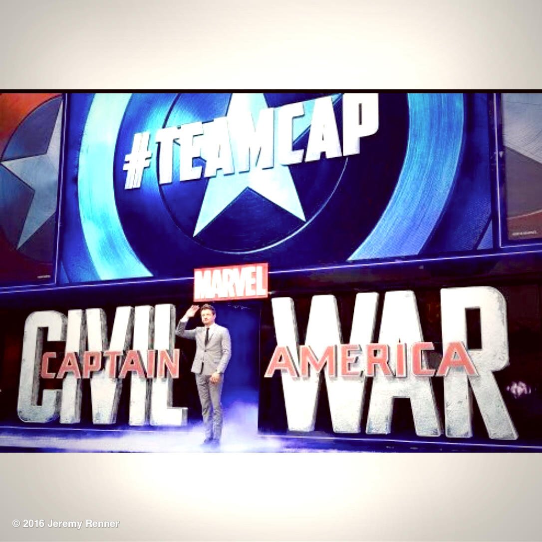 Final stretch #presstour #marvel #civilwar #teamcap  WHO'S READY?!?!?! https://t.co/HcAaQgXGXb