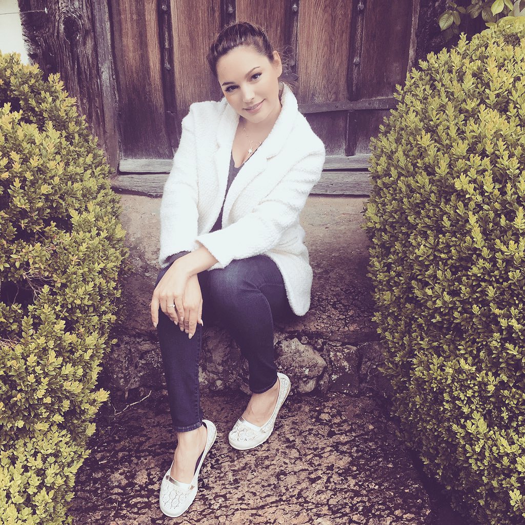 Lovely Bank Holiday wearing my New #RelaxedFit shoes from @SKECHERS_UK so Comfortable ????????❤️????????????☁️???????? https://t.co/InMGcKcwvc