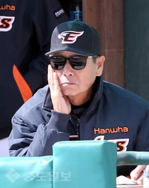김성근 감독 한화 야구 퀵후크 성적이 경기 선수들이 허리 사퇴 SK 야신 sabramam