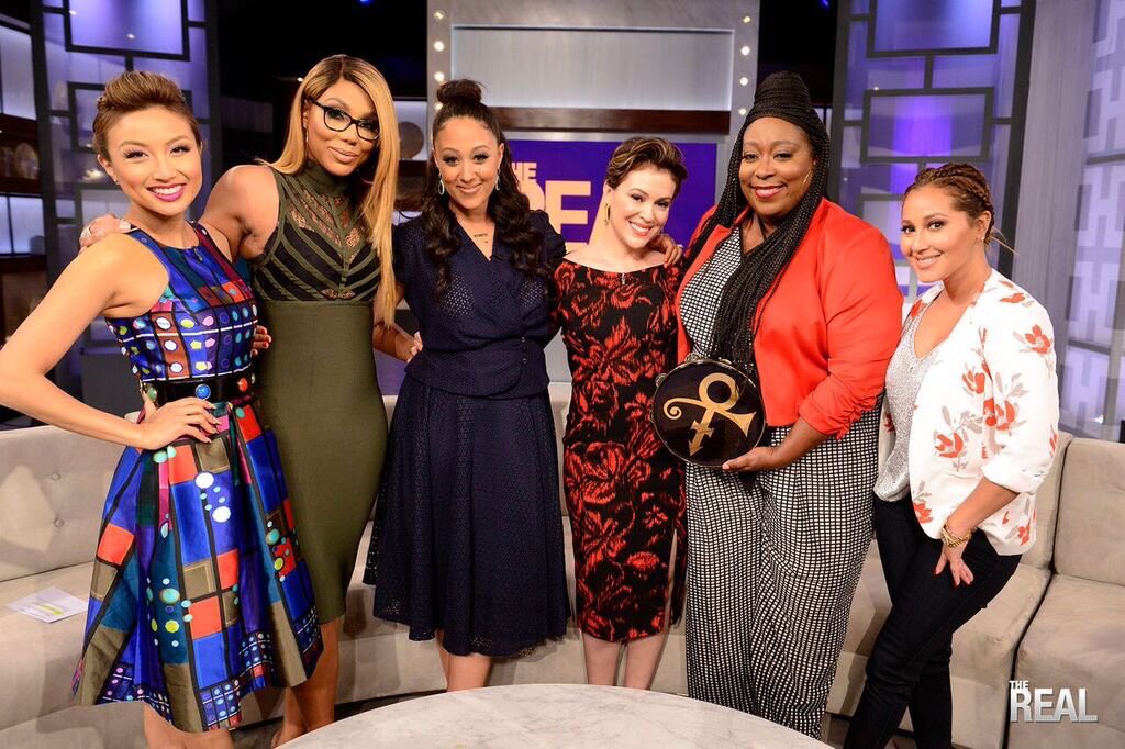 RT @rayniel88: Today on #TheReal, we have actress / @ProjectRunway judge @Alyssa_Milano in the building. Tune in for the tea! https://t.co/…