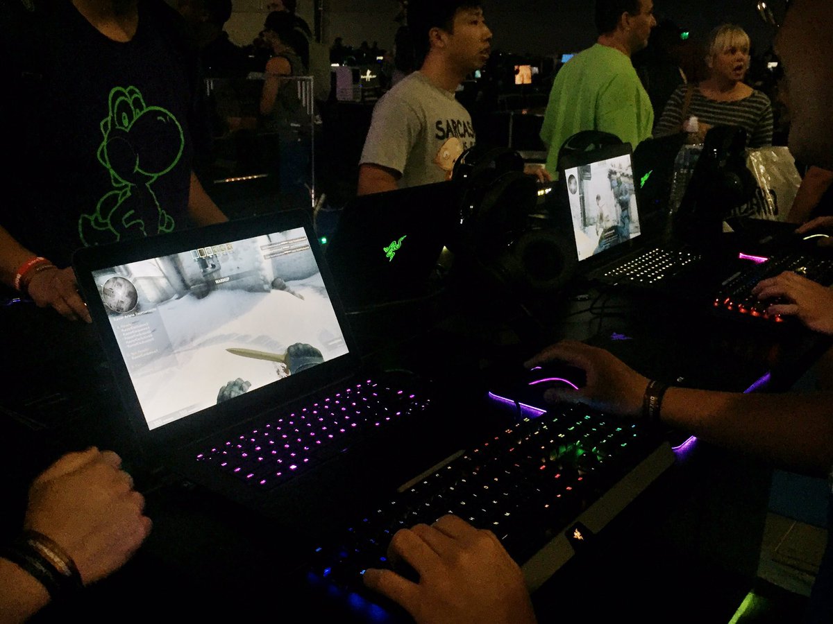 RT @Razer: We've got the new Razer Blade loaded up with CSGO at our booth. Bunny hop on over and jump in.
#RazerDH #DHATX16 https://t.co/9R…