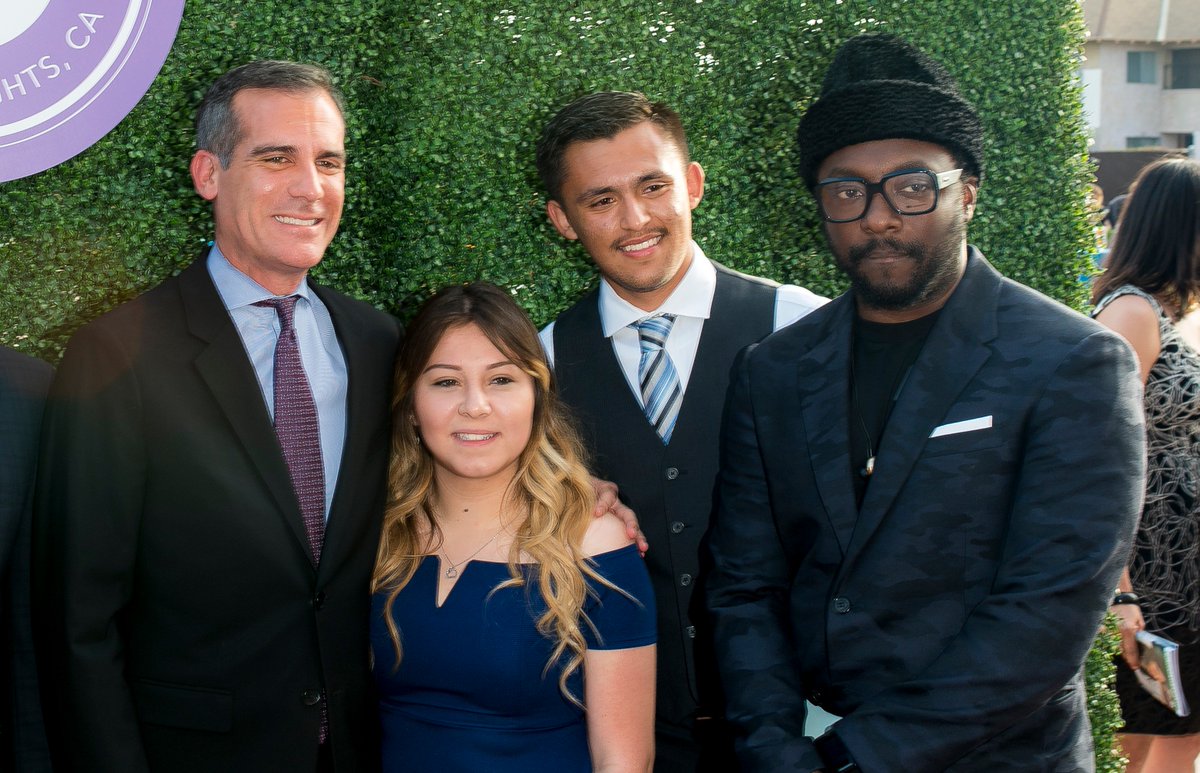 RT @MayorOfLA: Thank you @iamwill & @iamangelfdn for strengthening #BoyleHeights and providing edu access for deserving Angelenos. https://…