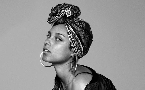 RT @EW: Alicia Keys celebrates self-love in #InCommon music video:
https://t.co/Fd8G7RAyJd ❤️???? https://t.co/VHkOLUGC3G