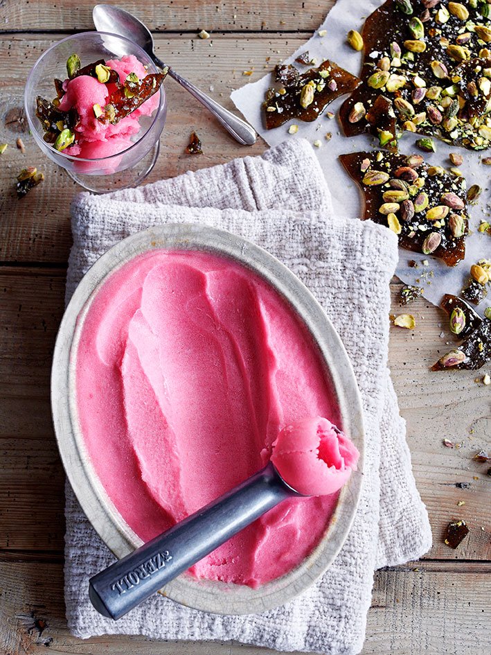 RT @JamieMagazine: British rhubarb is lovely at the moment – try in this punchy sorbet, with pistachio brittle https://t.co/yNO9ERrRHS http…