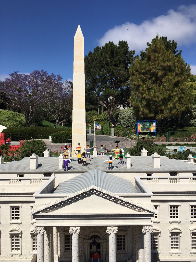 our Lego squad on top of the White House. thanks Legoland https://t.co/aF4NI3YfJC