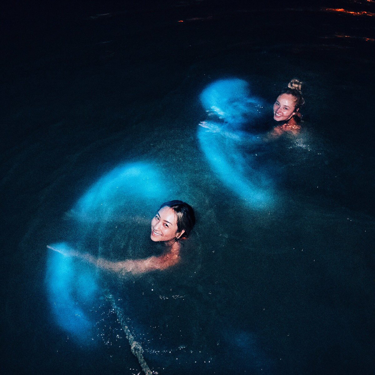 Late night swim in bioluminescence with the girls ???????????????? https://t.co/CVX8UbfIrH