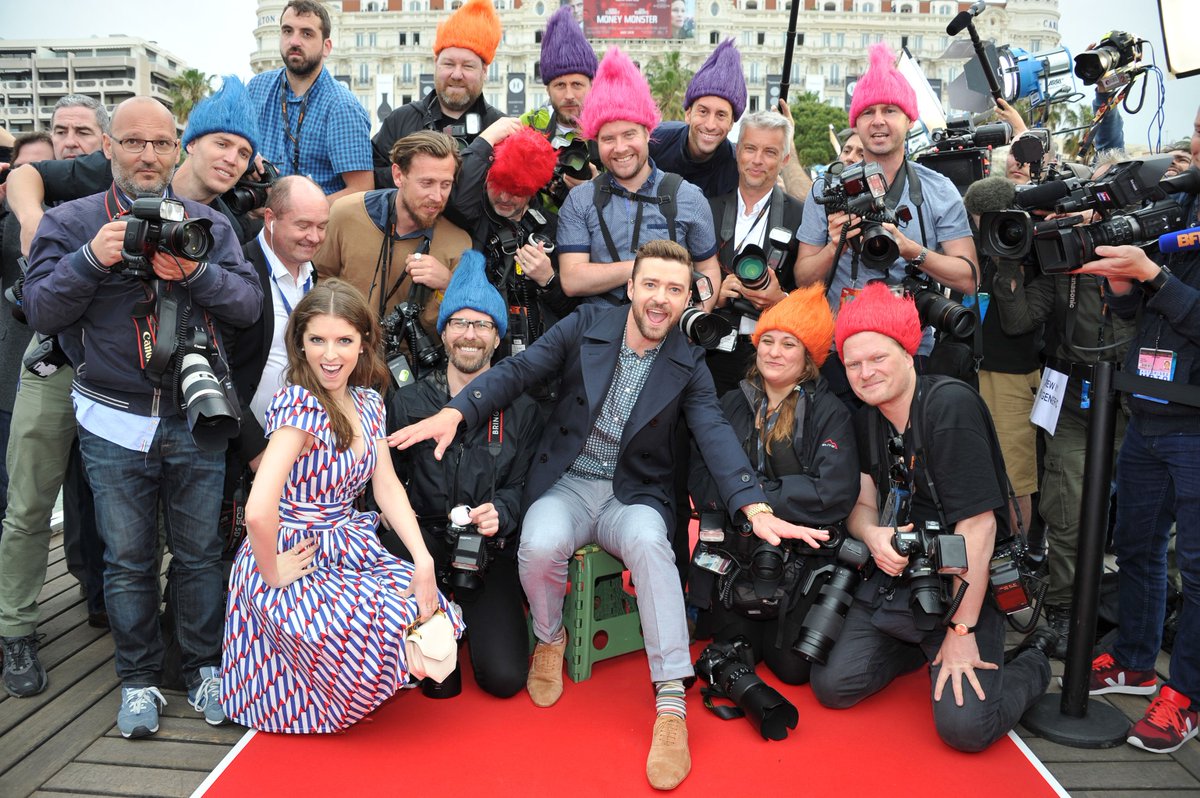 When you're a red carpet photographer....but you love Trolls. #DreamWorksTrolls https://t.co/j4XDxeTKsH