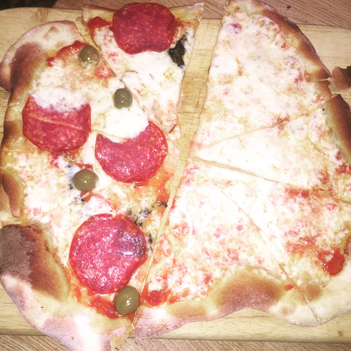 Homemade pizza!!!! https://t.co/zGlPL9LapY