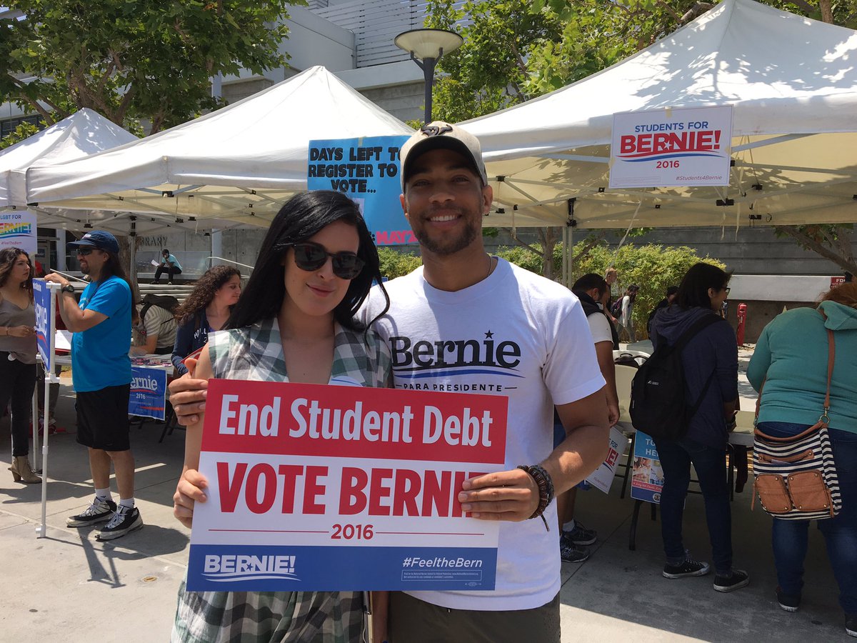RT @NationalNurses: .@TheRue and @kendrick38 #FeelTheBern at @SMC_edu and reg voters by Monday deadline for #CAPrimary https://t.co/QvmFauF…